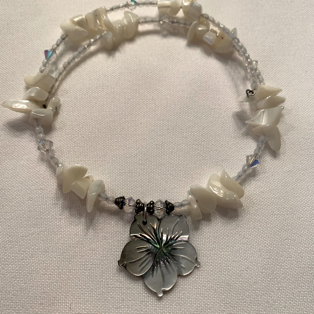 Choker Necklace With White Beads & Mother-Of-Pearl-Like Stones & Flower Pendant